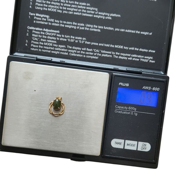 1/20 14K Gold Filled Oval Green Jade Pendant Necklace Charm Estate Jewelry - Picture 5 of 5